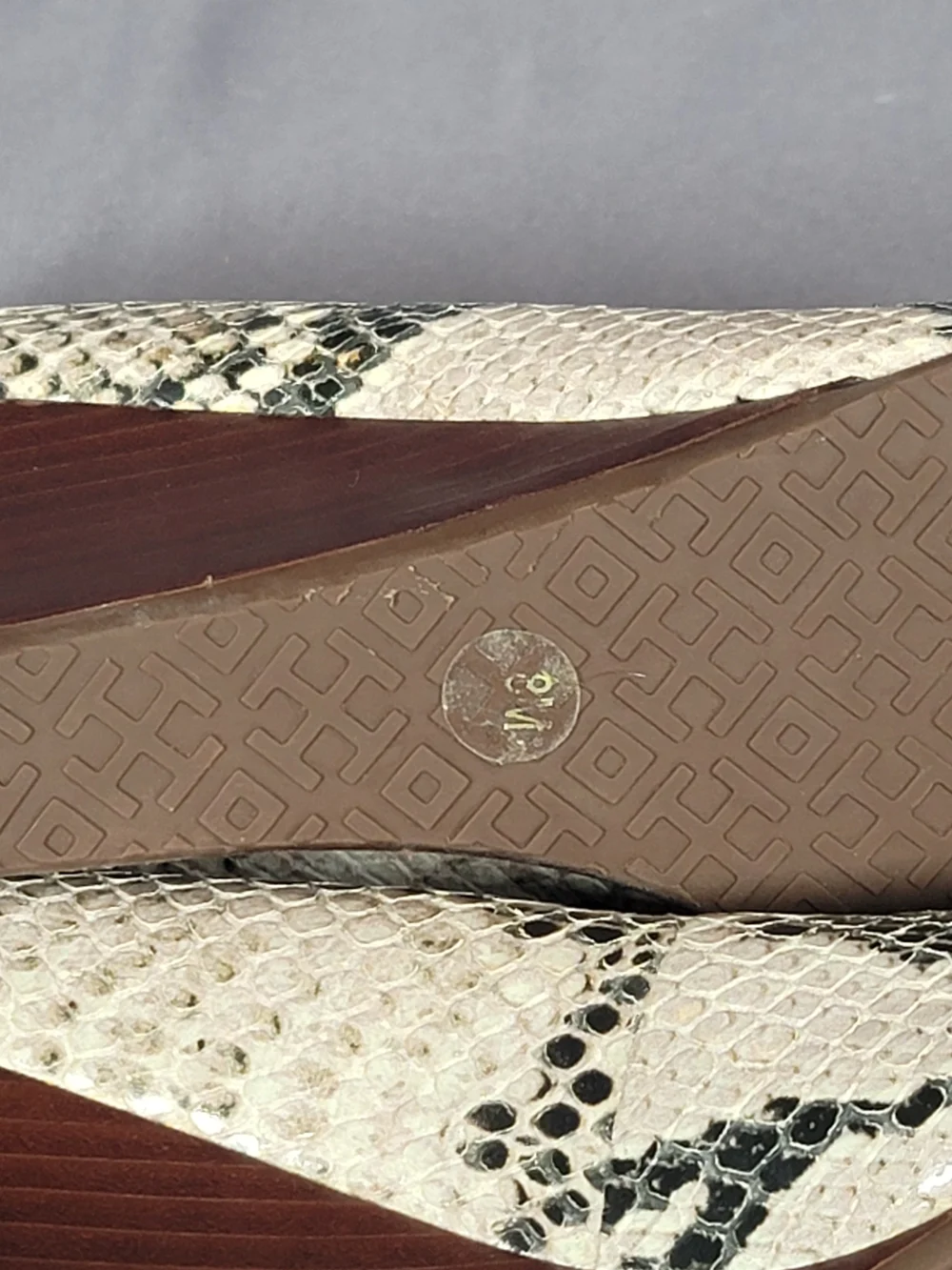 Tory Burch Snake Print Wedge Pumps Women's Size 8 Leather Logo Medallion Heels